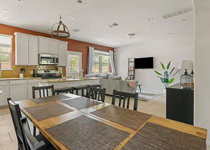 3br 12 Mins To Kalahari Bbq & Private Patio
