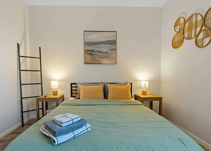 Holiday home 3br 12 Mins To Kalahari Bbq & Private Patio